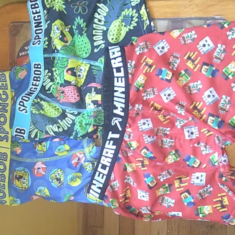 THREE pair CARTOON BOYS UNDERWEAR SPONGEBOB/ MINECRAFT SIZE 8/10 VNUC